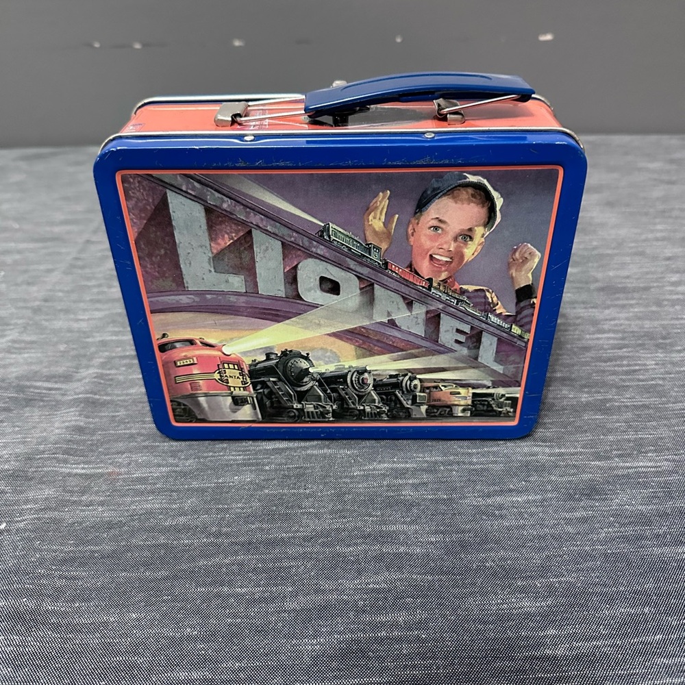 Lionel Train small metal Lunch Box. nice 1998 Series